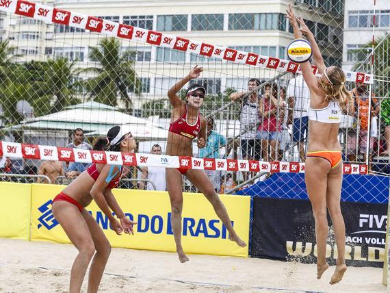 Rio beach volleyball match xue Chen/Xia Xinyi no 8 strong wang fang/YueYuan 17