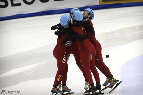 中国短道男队卫冕5000米接力