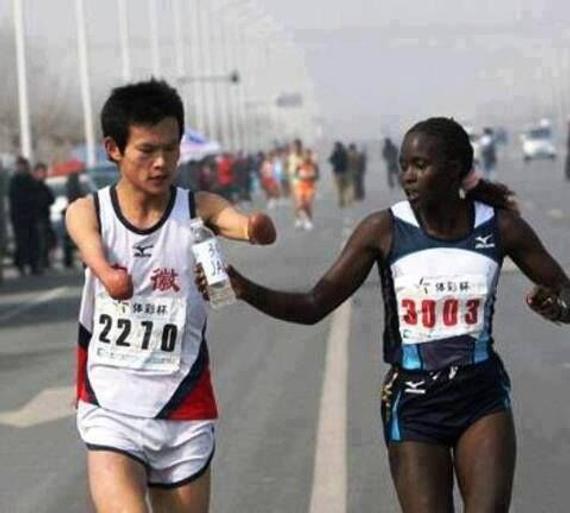 老照片：最美肯尼亚女跑者。