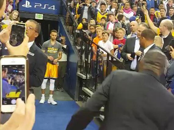 动图-库里通道三分好似开胃菜 不来一发不舒服_nba