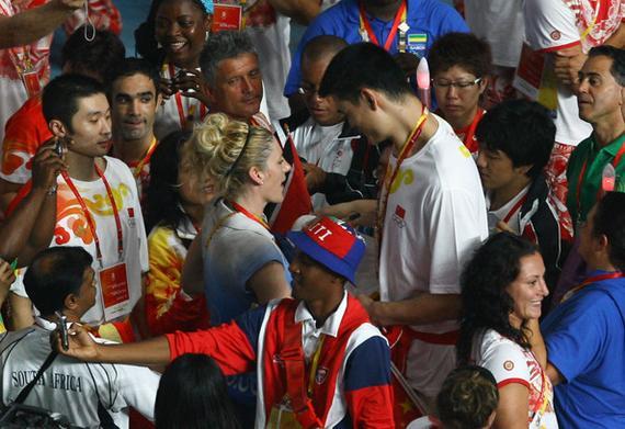 姚明与杰克逊在北京奥运会闭幕式上