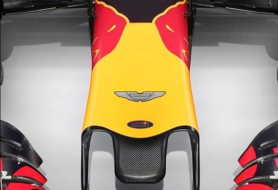 阿斯顿·马丁的飞翼标志登上红牛F1赛车