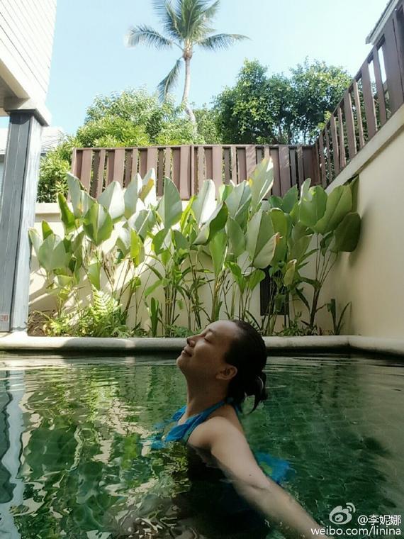 李妮娜在泰国度假
