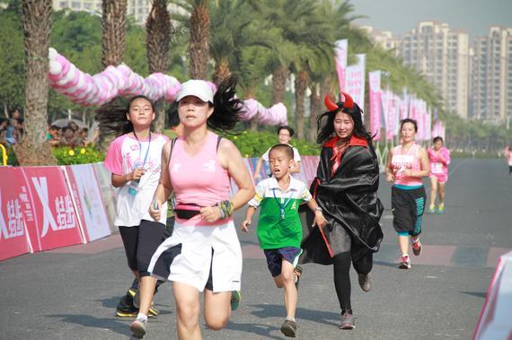 2016厦门女子半程马拉松伴手礼推荐。