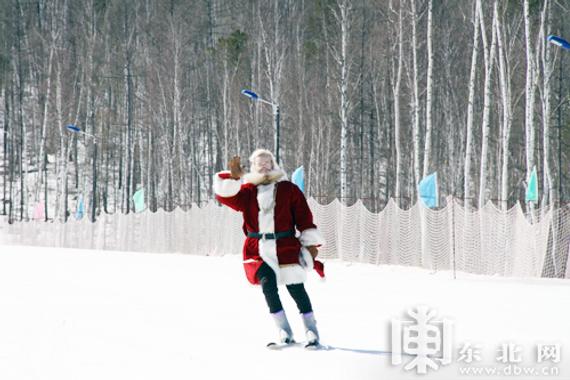 中国最北的滑雪场——漠河圣诞滑雪场举行封板仪式