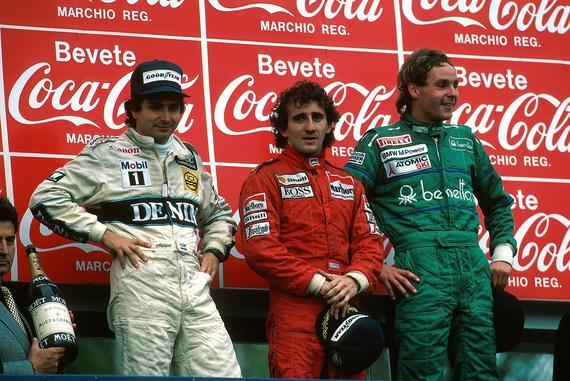 1986年4月27日，奥地利车手杰哈德-博格（右）在圣马力诺大奖赛首次登上领奖台