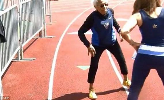 生命不息!百岁老妇狂爱跑步23年 世界纪录是她
