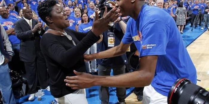 nba球星谁的妈妈最骚,nba球星谁的妈妈最骚啊