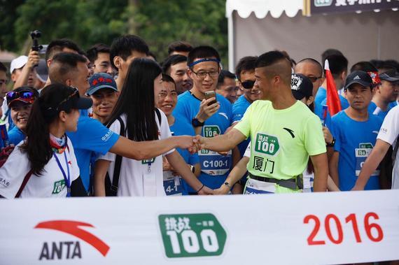 挑战100:陈盆滨强调快乐安全，集美跑团首棒带病坚持参赛