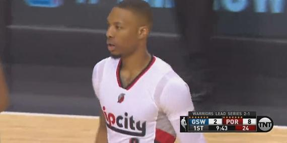 动图-真核心!利拉德无视防守3分出手 命中再加