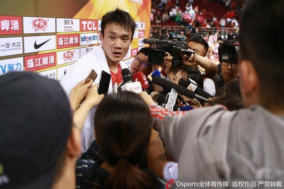 丁彦雨航接受采访