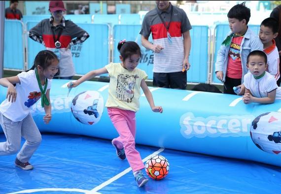 活力校园足球欢乐季启动 用足球点亮快乐童年