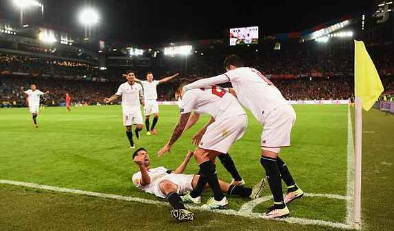 塞维利亚3-1利物浦，夺欧联杯3连冠
