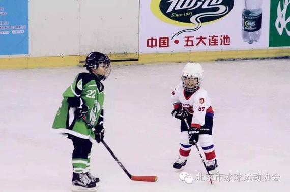 2016年北京市中小学生校际冰球联赛火热开打
