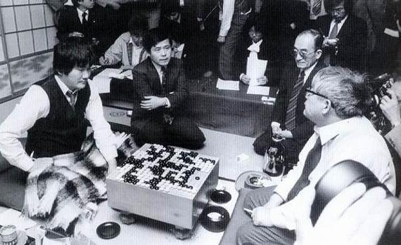 1983年日本第7期棋圣战挑战七番棋，赵治勋写下了三连败后四连胜的“大逆转”神话