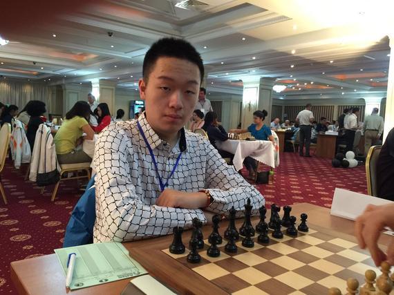中国棋手韦奕在比赛中