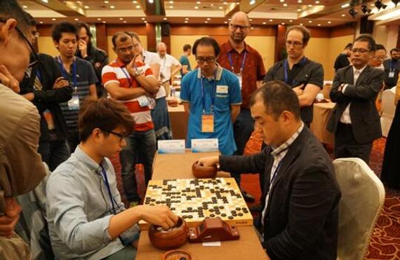 两届世锦赛冠军得主平冈聪8段，第二轮不敌中华台北棋手许家埕7段，基本退出了冠军的竞争。