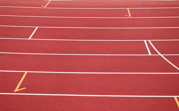 用生命跑步何时休 毒跑道门引舆论风波_跑步