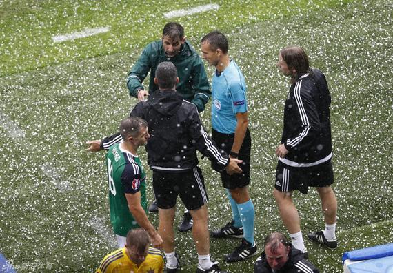 冰雹导致欧洲杯比赛一度中断