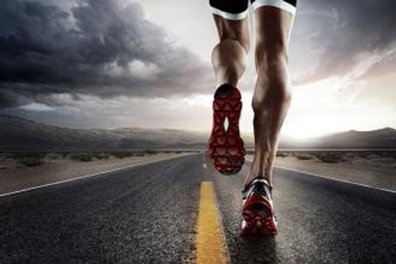 带缓冲垫的跑鞋，并非能让来自足部肌肉所受压力减轻。