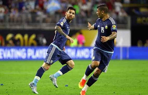 梅西2传1射 阿根廷4-0进决赛