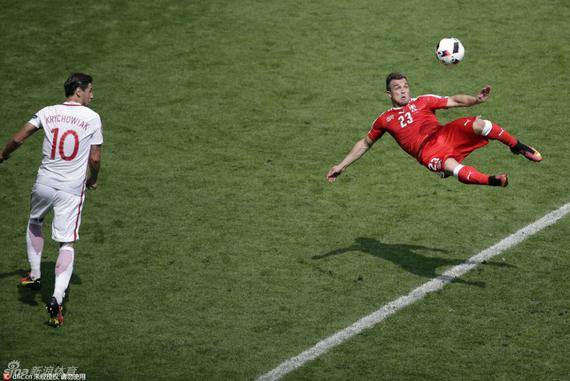 进球gif-天外飞仙!沙奇里禁区线倒钩世界波扳平