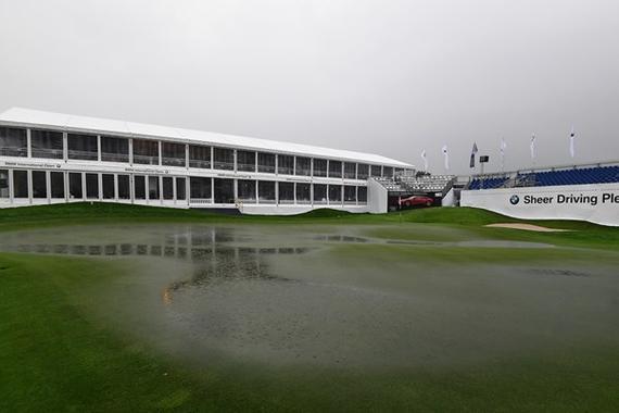 18号洞果岭已被暴雨侵袭成一片汪洋