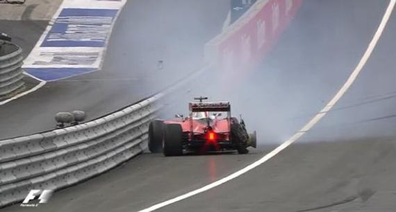 F1奥地利站维泰尔爆胎退赛 法拉利贪心策略自