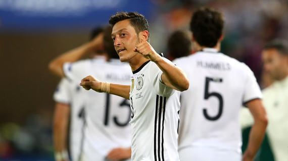 德国队屡屡在国际大赛半决赛的舞台上掀翻东道主