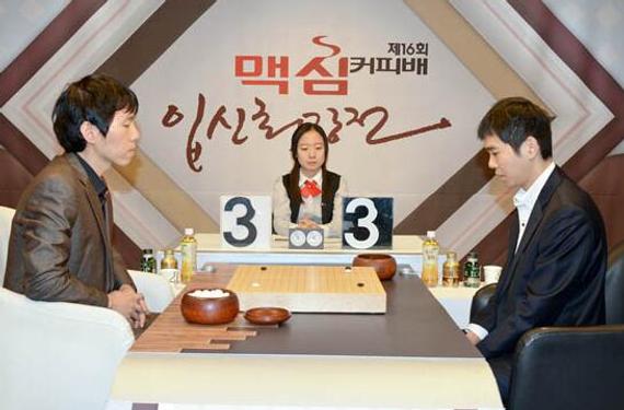 韩国围棋联赛，李世石胜李昌镐