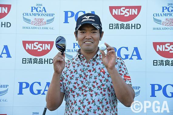 日本PGA锦标赛武藤俊宪擒信天翁领先 梁文冲T13