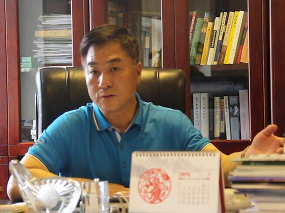 国家体育总局小球运动管理中心主任张小宁在接受采访