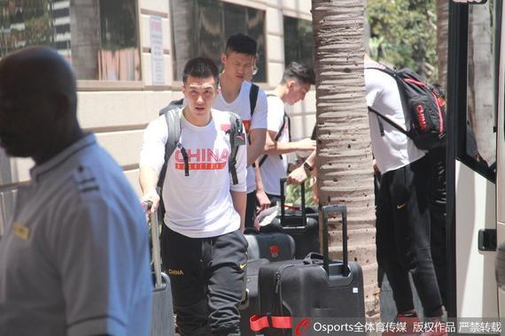 中国男篮抵达美国备战热身赛