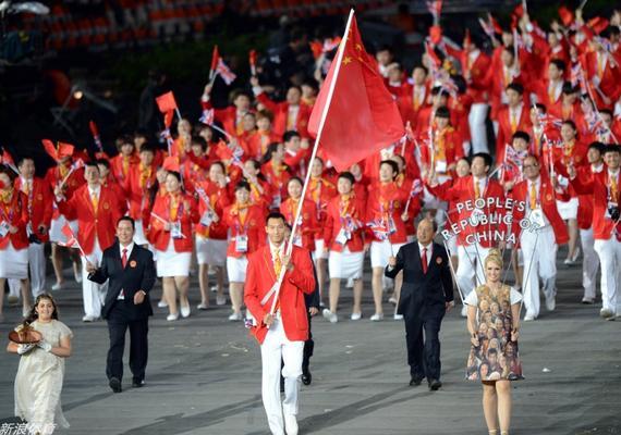 易建联曾担任2012年伦敦奥运会中国代表团旗手