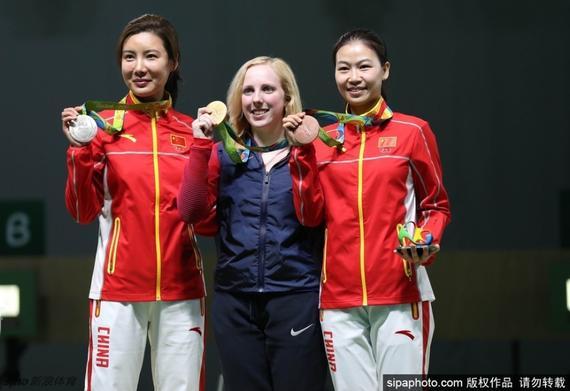 杜丽、易思玲在里约奥运首个决赛项目中分别获得一银一铜。