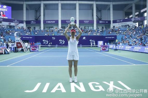 Jiangxi Yingying picked his first crown stage reverse beam Chenlu Jingjing won the women's Doubles