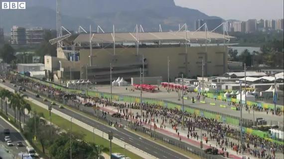 里约奥林匹克公园门口的观众长龙