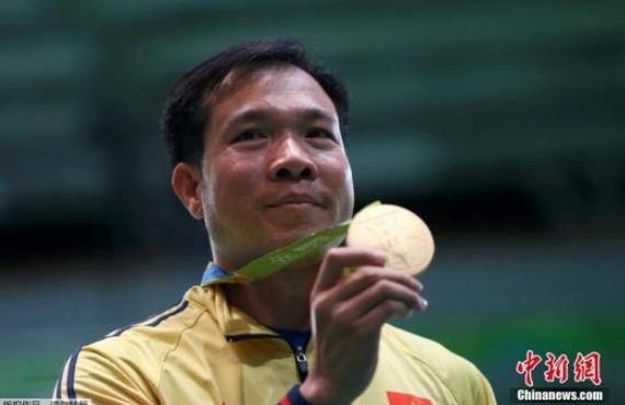 “我都哭了，越南首枚金牌！太开心了！”中新网记者 富田 摄"