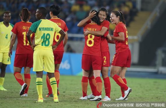 中国女足2-0战胜南非女足
