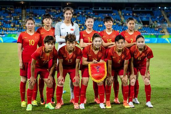 中国女足奥运会第二场小组赛2：0击败南非队