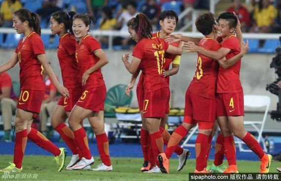 中国女足2-0南非取奥运首胜