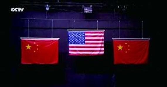 网友指出女子10米气步枪颁奖仪式上，中国国旗出错，四颗小五角星应各有一个角正对大五角星中心点