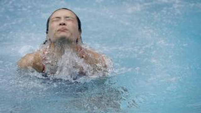 吴敏霞领衔跳水队积极训练