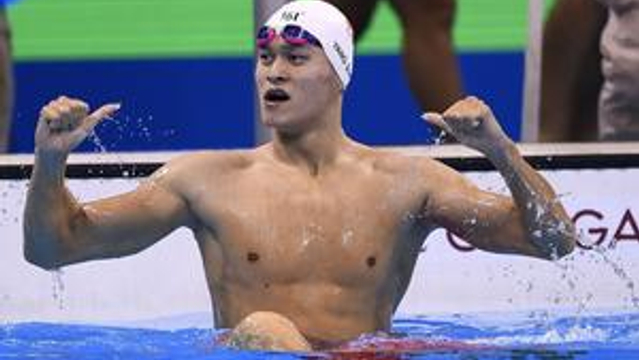 孙杨霸气庆祝夺冠