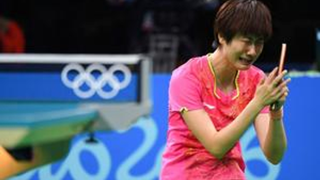 丁宁夺冠后泪洒赛场