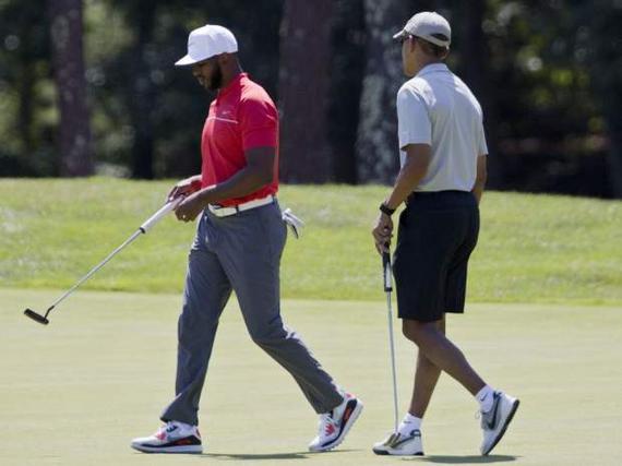 奥巴马与快船队当家球星保罗一起打高尔夫