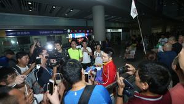 中国举重队载誉而归