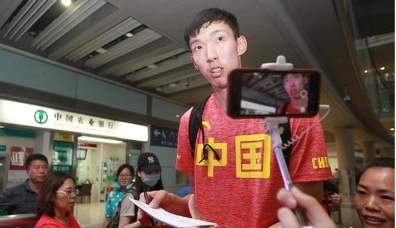 周琦接受采访