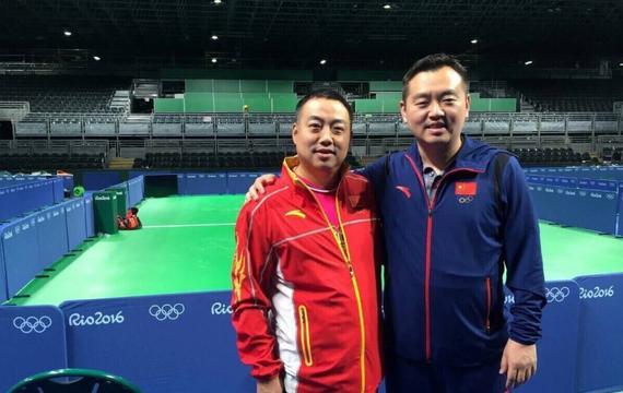 夺冠后刘国梁拥抱三弟子:你们的时代已经来临