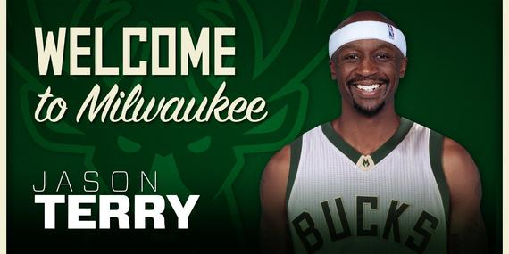 雄鹿官方宣布签下特里